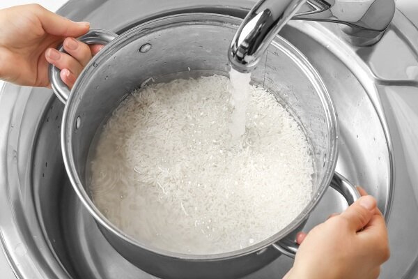 آیا شستن برنج کار بیهوده ای است؟