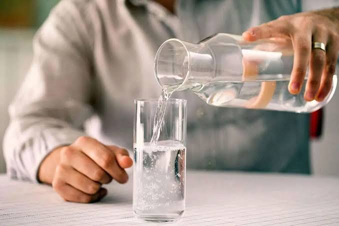 تاکید وزارت بهداشت بر نوشیدن روزانه ۶ تا ۸ لیوان آب