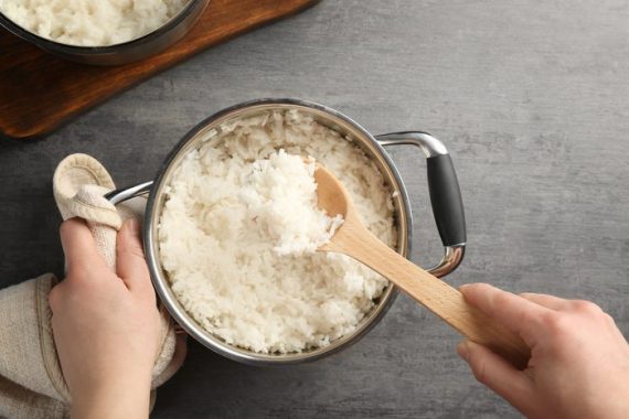 خوردن برنجی که یک شب بیرون مانده خطرناک است؟
